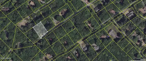 124 Pine Hill Dr, Lakeville, PA 18438