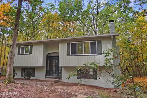 108 Brook Park Ct, Milford, PA 18337