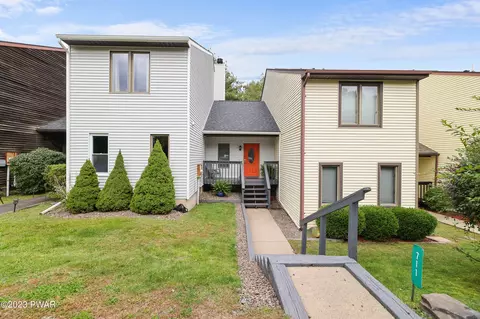 108 Crest Dr, Hawley, PA 18428