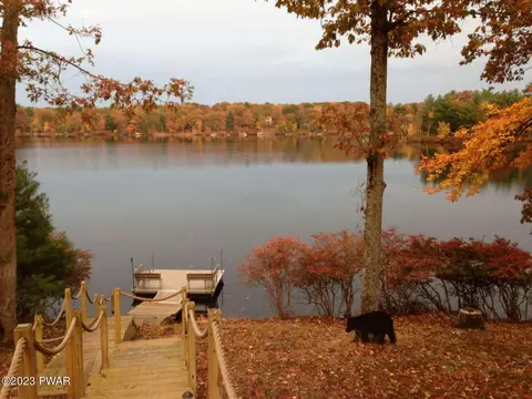 221 Mountain Lake Dr, Dingmans Ferry, PA 18328