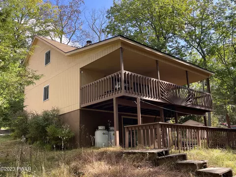 29 Vista Ct, Lakeville, PA 18438