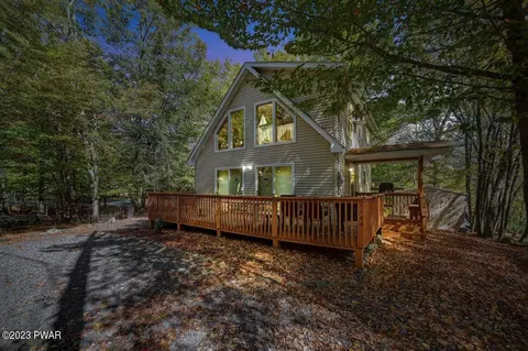 1144 Red Hawk Dr, Lake Ariel, PA 18436