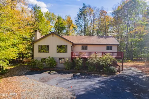19 Laurel Pt, Lake Ariel, PA 18436