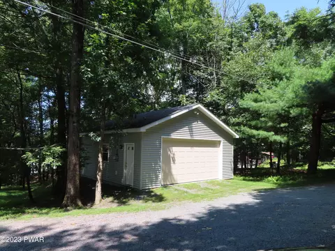 Scotch Pine Lane, Tafton, PA 18464