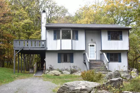 120 Hillside Dr, Lords Valley, PA 18428