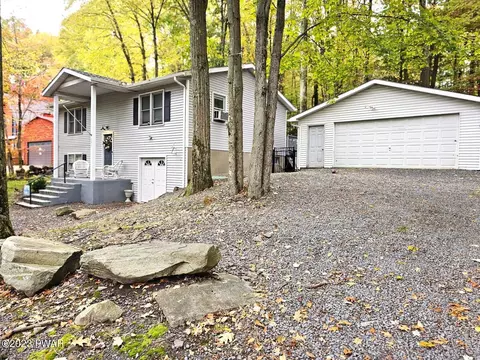 101 Cypress Dr, Greentown, PA 18426