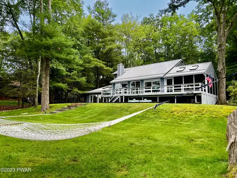 107 Indian Dr, Greentown, PA 18426