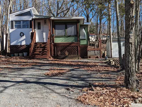 1112 Beaver Ln, Shohola, PA 18458