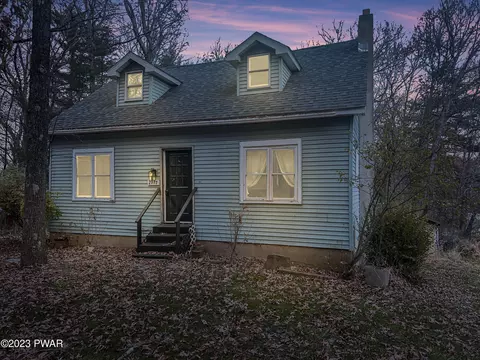 2977 Owego Tpke, Hawley, PA 18428