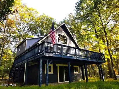208 Broadmoor Dr, Lords Valley, PA 18428