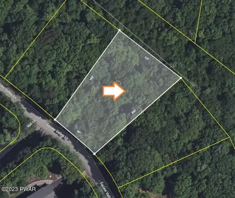 586 Squaw Valley Ln, Tafton, PA 18464