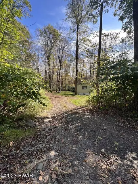 42 Pleasant View Dr, Pleasant Mount, PA 18453