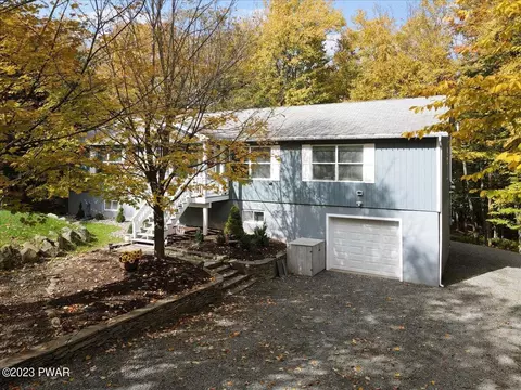168 Tanglwood Dr, Greentown, PA 18426