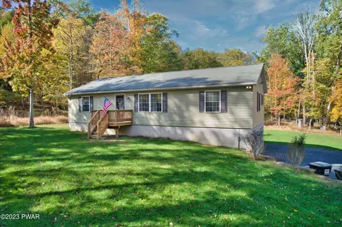 113 White Birch Rd, Matamoras, PA 18336