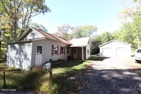 295 Welcome Lake Rd, Beach Lake, PA 18405