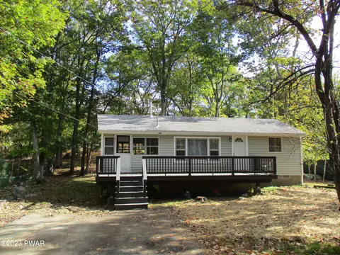 116 Autumn Rd, Dingmans Ferry, PA 18328
