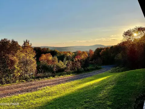 28 Mansfield Rd, Equinunk, PA 18417