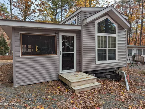 112 Chemung Ct, Shohola, PA 18458