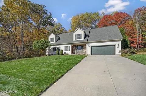 420 Roanoke Ln, Scranton, PA 18504