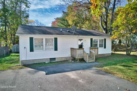 503 9th St, Matamoras, PA 18336