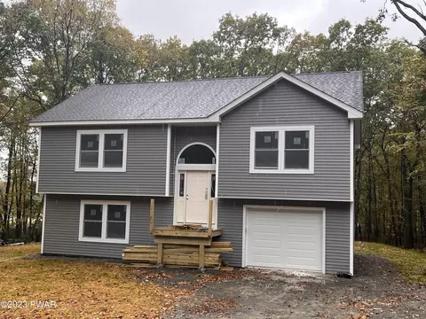 102 Spruce Drive Dr, Milford, PA 18337