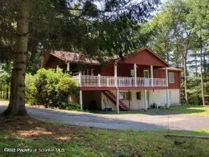 801 Park St, Mayfield, PA 18433