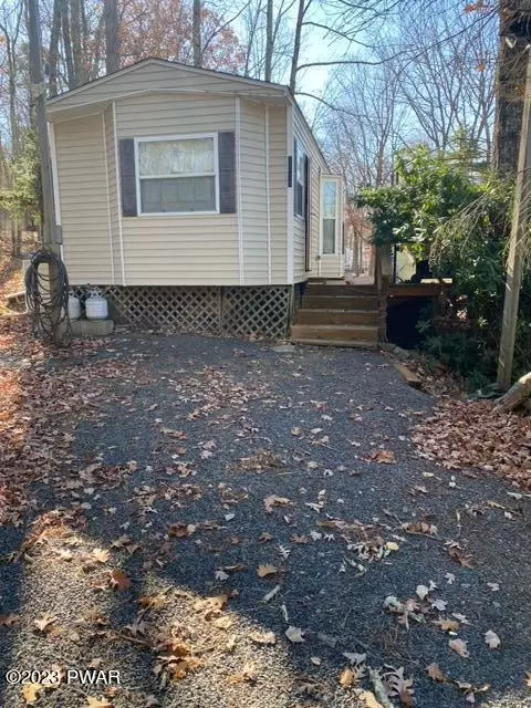1002 Megan Ln, Milford, PA 18337