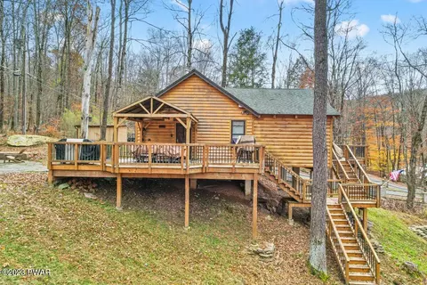 123 Beechwood Cove Rd, Greentown, PA 18426