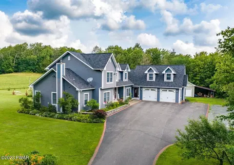35 Laurel Hill Dr, Moscow, PA 18444