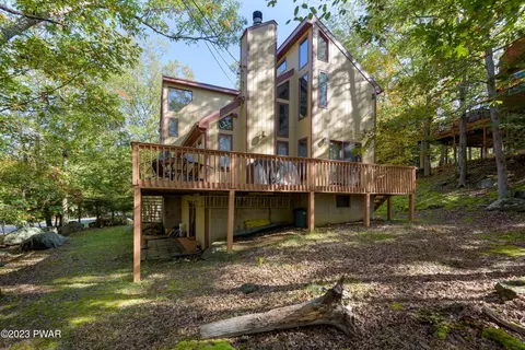 143 Oxford St, Bushkill, PA 18324