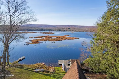 137 Rosebank Rd, Lake Ariel, PA 18436