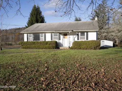 8 Navajo Rd, Honesdale, PA 18431