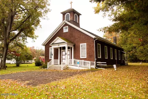 228 Route 590, Greeley, PA 18425