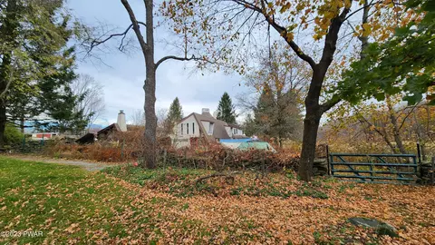 858 Wrighter Lake Rd, Thompson, PA 18465