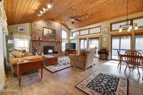 6348 Decker Rd, Bushkill, PA 18324 photo 2