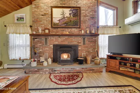 6348 Decker Rd, Bushkill, PA 18324 photo 4
