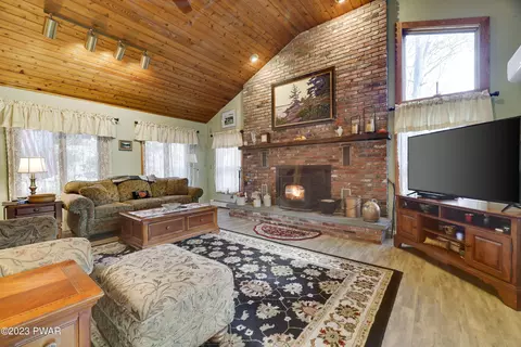 6348 Decker Rd, Bushkill, PA 18324 photo 3