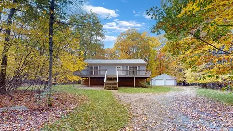 105 Ironwood Dr, Canadensis, PA 18325