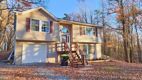 103 Dove Ct, Milford, PA 18337