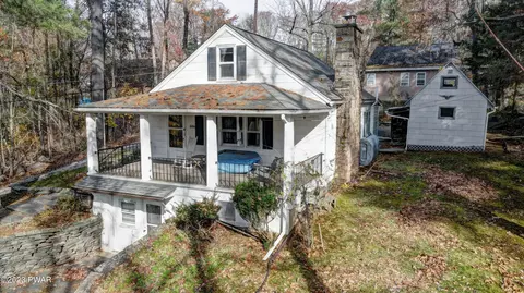 606 First St, Hawley, PA 18428