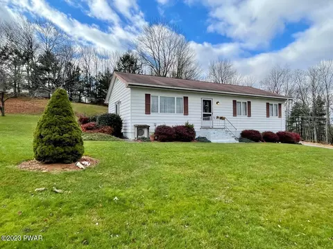 76 Clemen V Muller St, Beach Lake, PA 18405