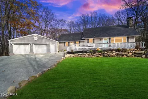 107 Blueridge Ln, Lords Valley, PA 18428