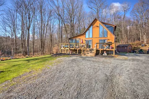 7 Schnakenberg Rd, Equinunk, PA 18417