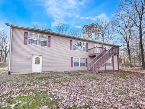 312 Mountain Top Dr, Dingmans Ferry, PA 18328