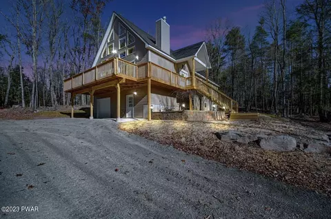 425 Plank Rd, Beach Lake, PA 18405