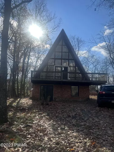 201 Longridge Dr, Hawley, PA 18428