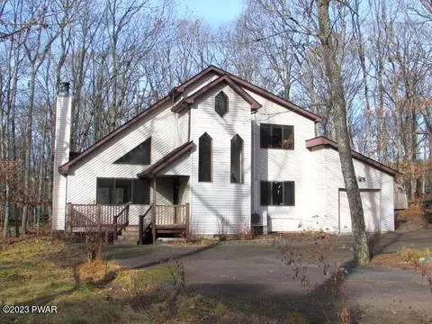 114 Appaloosa Dr, Lords Valley, PA 18428