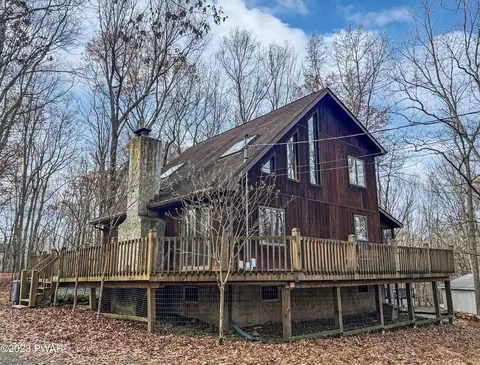 159 White Tail Cir, Hawley, PA 18428