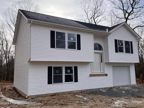 140 Cobblestone Dr, Milford, PA 18337