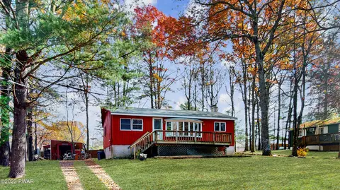 141 Edgewater Dr, Dingmans Ferry, PA 18328